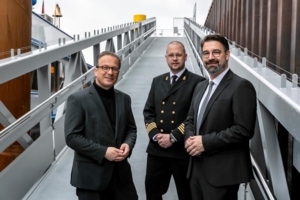 RC_HafenNeuss_Personensteiger_Breuer_Donnars_Oderm_2000_050422.