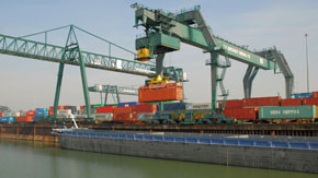 2015-04-16_rc_containerumschlag